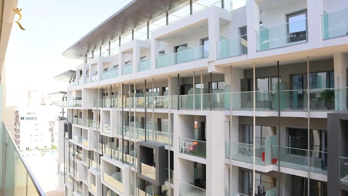 Appartamento Serene Masdar 1Br Pool And Quick Airport Access Abu Dhabi